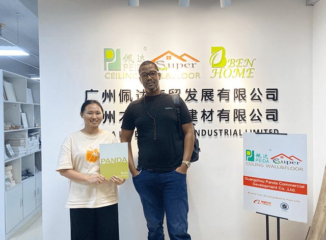 مشارکت جهانی: نمایندگان شرکت و مشتریان بین المللی برای عکس گروهی، جشن همکاری بین المللی